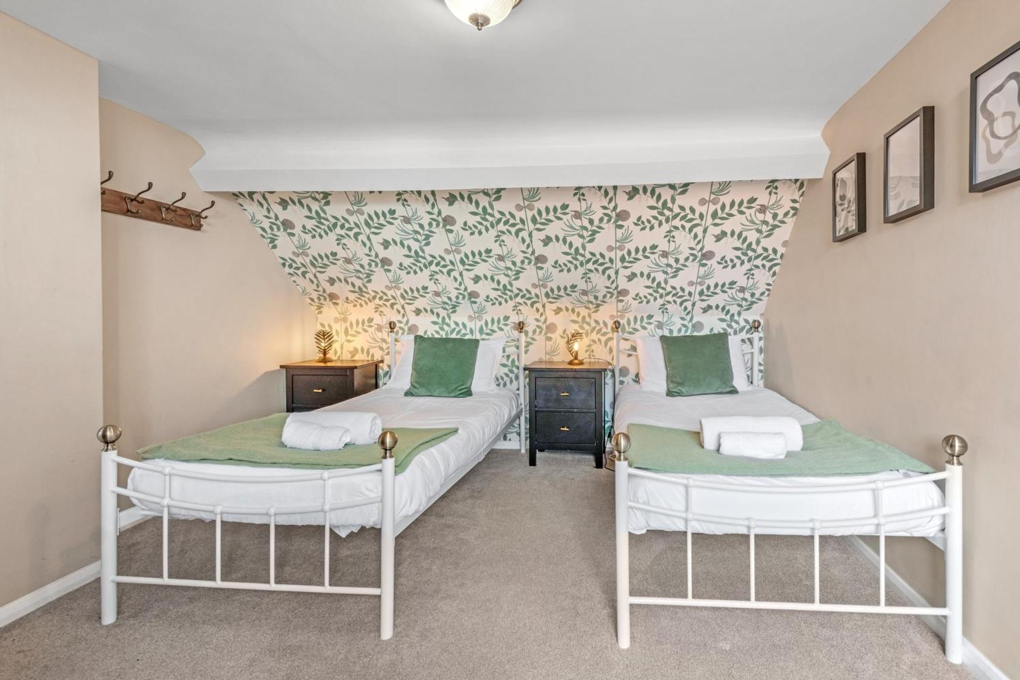 Adventure House - Whitby Villa Luaran gambar